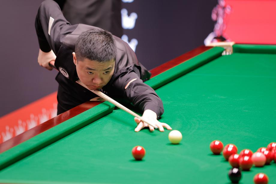 九游体育-丁俊晖手感火热一杆破百 首阶段7-2领先吉尔伯特